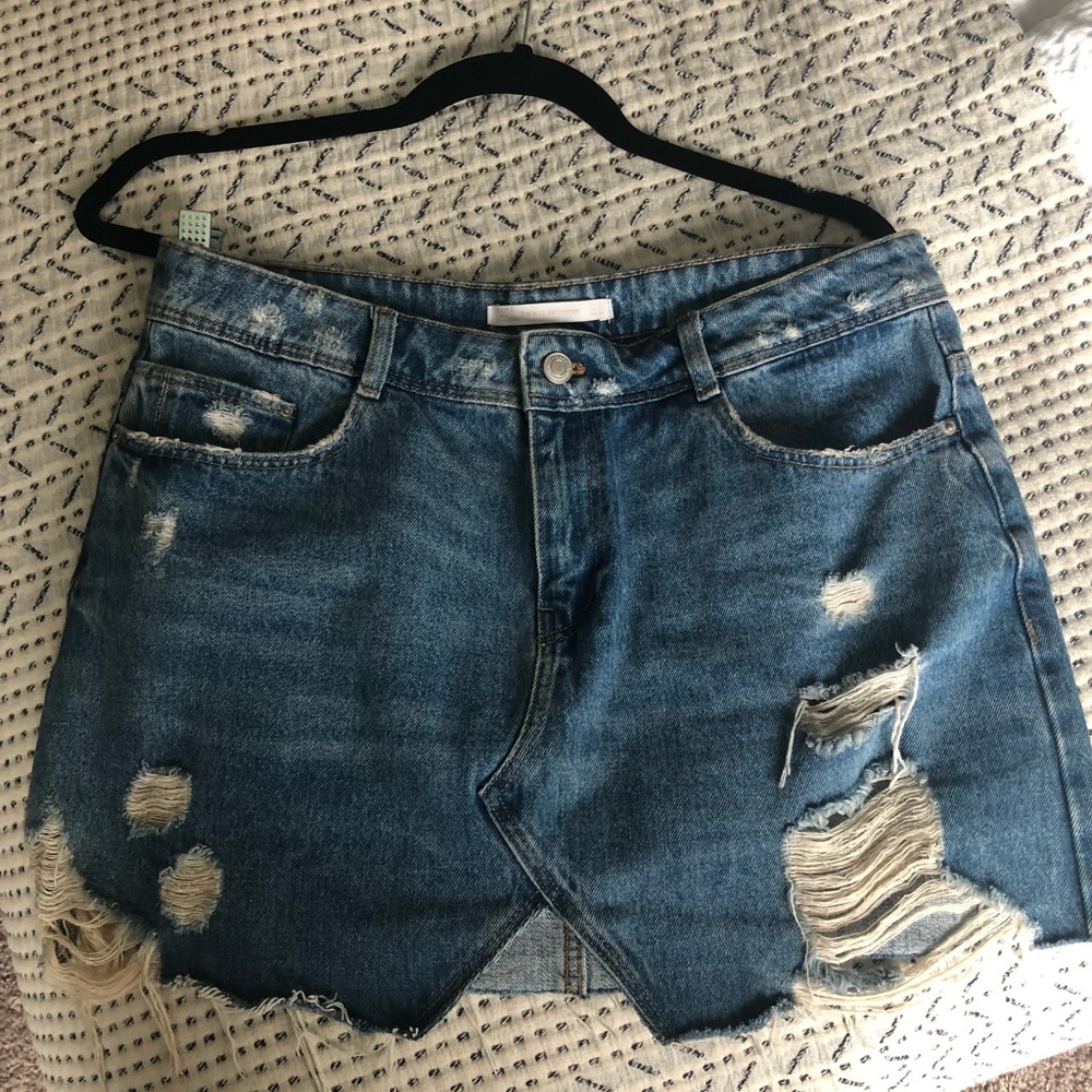 Zara jean skirt with rips size large